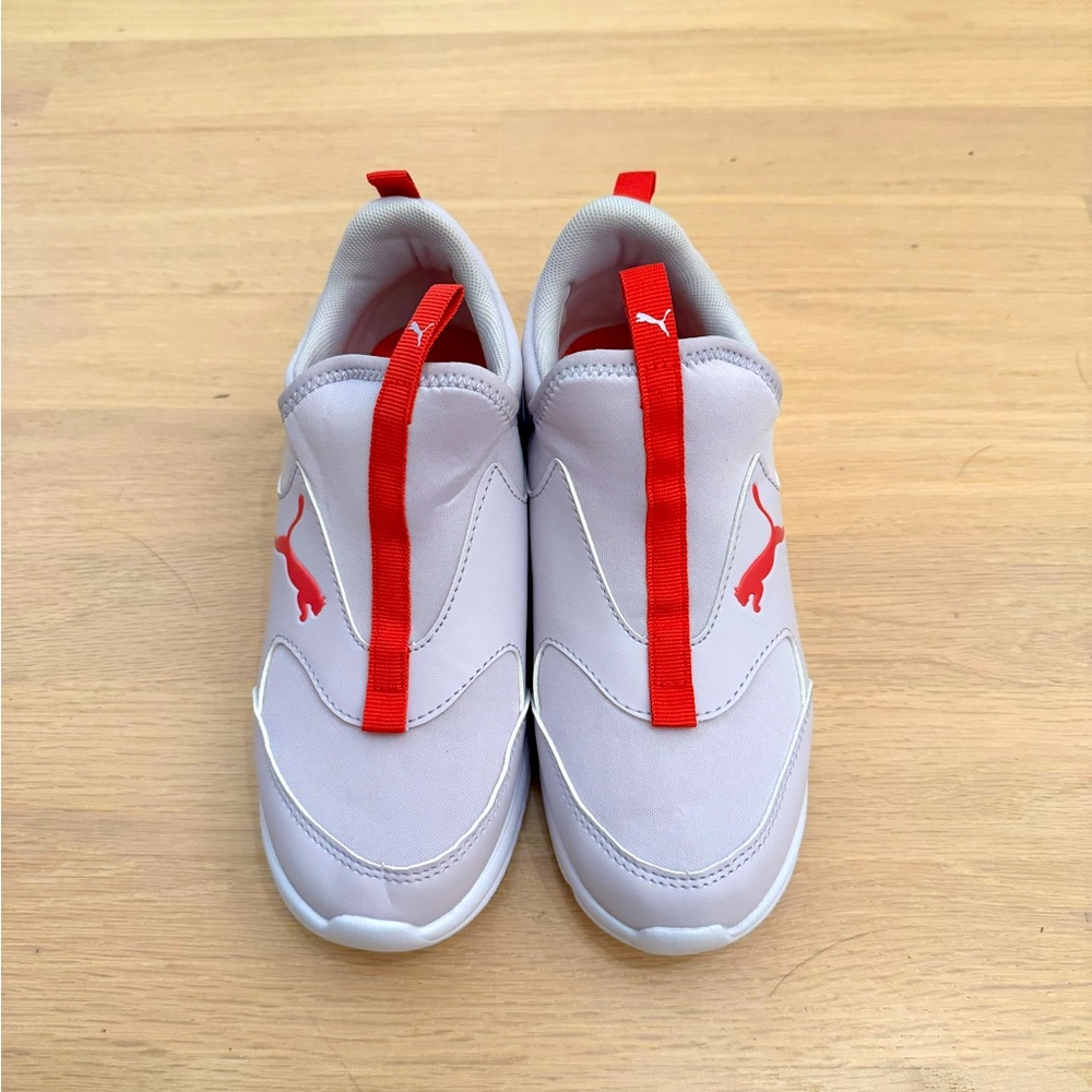 NWT puma girl sneaker size 2.5 big kids